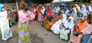 action-sociale-la-ministre-niale-kaba-au-secours-de-200-veuves-a-bouna